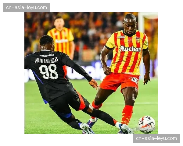 勒阿弗尔vs布雷斯特,主队后卫禁区内手球,VAR复核后判罚点球